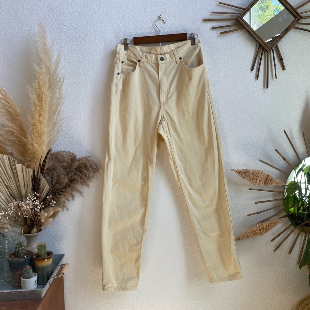 Liz Claiborne pale yellow 90's High Rise Mom Jeans